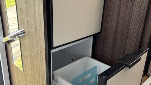 Full option 5 person Benimar automatic