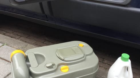 Adria twin de blauwe – Compacte 2 persoons camperbus