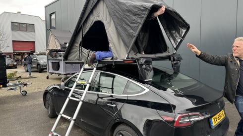 Tesla Camper – Tesla mini camper (model 3 with roof tent, great travel and freedom)