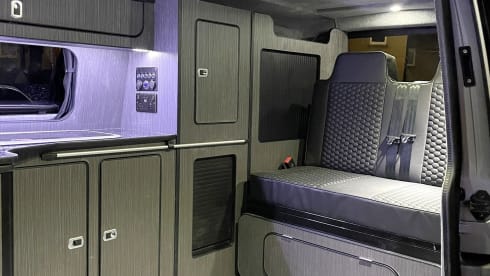 Outlander  – Hire Outlander automatic from Edinburgh airport 