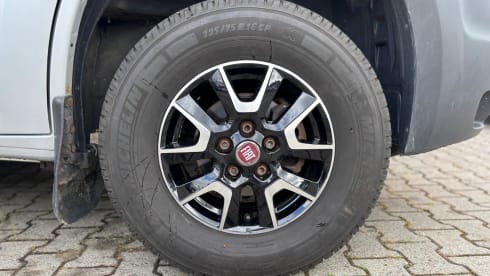 4p Fiat bus uit 2011
