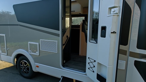 4p Sunlight semi-integrated uit 2024