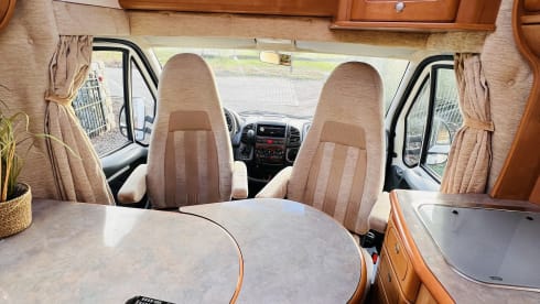 Compleet huisje op wielen! – Rapido Camper 2 person compact and complete!