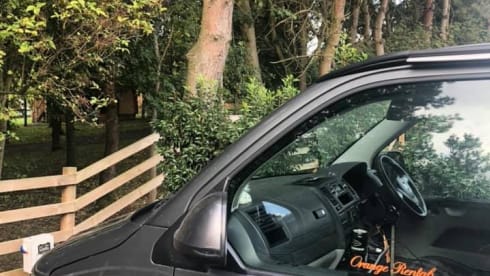 Arnold – "Arnie" T5 Volkswagen 2 Birth Campervan (5 Seater Fully Insured)