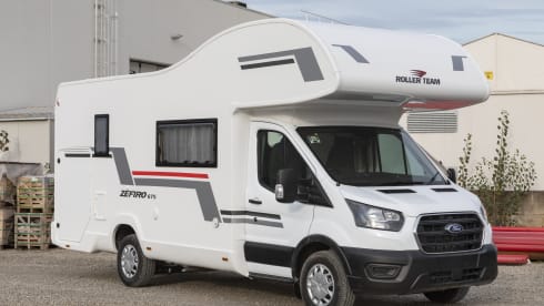 Luca – Luca – Motorhome – Sleeps 6 – Travels 6