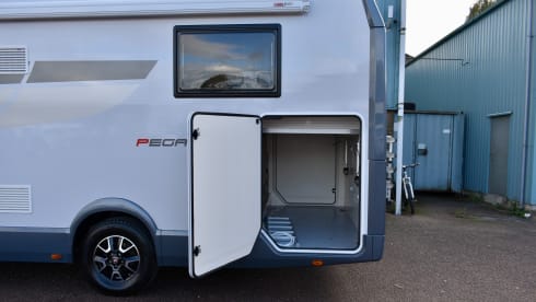 Pegaso  – Splendido camper di classe A - 4 posti letto - 5 cinture di sicurezza, Pegaso 740 