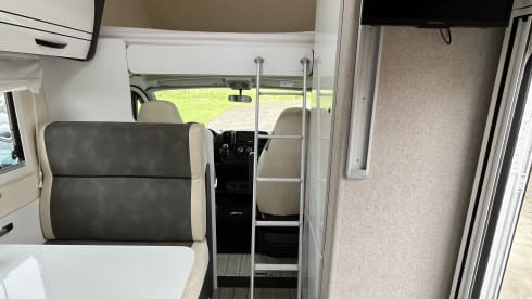 6p McLouis Glamys 320 alkoof bj 2024