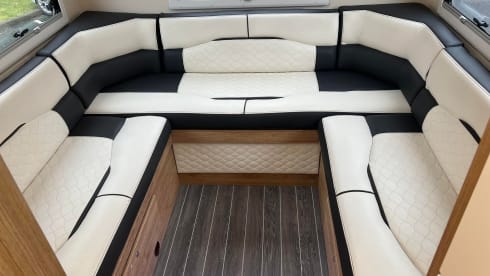 Luxury 6 berth 6 Belted Roller Team Autoroller 747