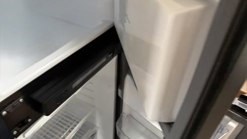 Luxuriöser 4-Personen-Wohnwagen Sunlight 67S mit Automatikgetriebe. 