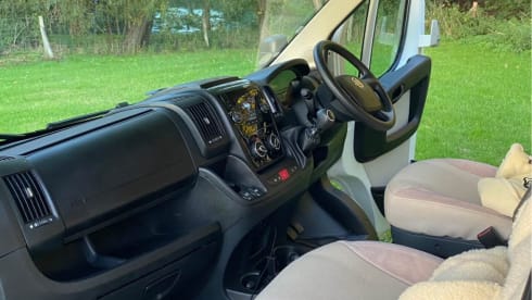Maddie – Luxurious 6 berth Roller Team 746 from 2018