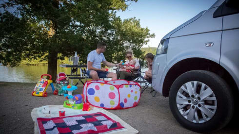 Silver VW Camper – Luxury VW Camper Lake Windermere