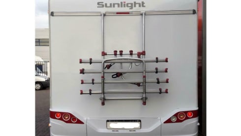 Sunlight A72 – Ideal spacious and neat alcove family camper.