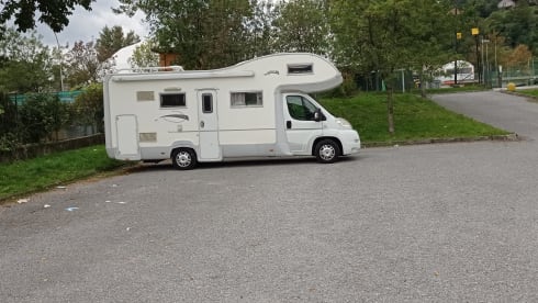 Ambrogio e Cristiana – Three children, a dog, desire for freedom