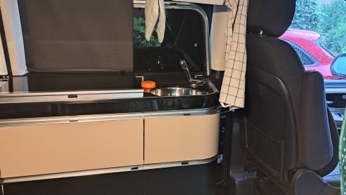 4p Mercedes-Benz camper bus. Euro 6 + automatic