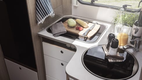 Carado T448 Automaat – Automatic - Fully equipped - Very luxurious camper length beds - Modern