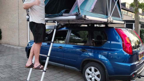 Nico – Adventurous camping in our Nissan X-Trail 4WD with roof tent