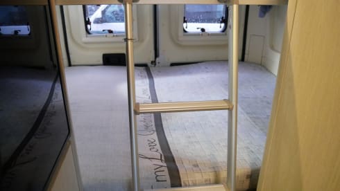 Chausson4, 4 sleeping- 4 seats, Bunk bed!