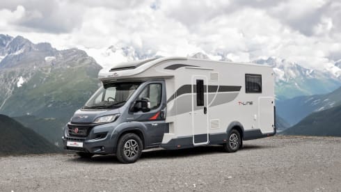 Julz – Top of Range Luxury Motorhome Fully Kitted Out