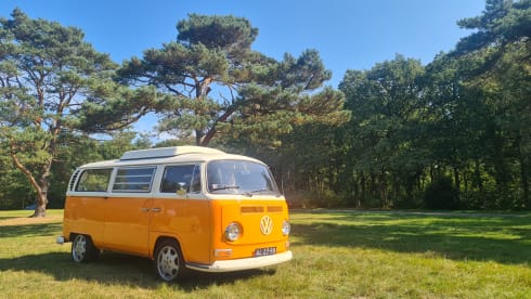 2p Volkswagen campervan uit 1969