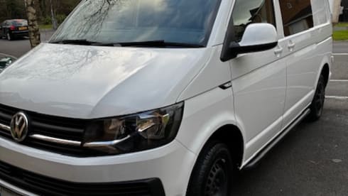 The Welsh Wanderer – 4 berth Volkswagen campervan from 2019