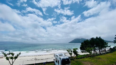 Knaussie – Wonderful compact alcove camper with 4 sleeping places
