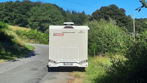 Kwist Bus – Camper 2020 - 4 p with air conditioning in living area - Challenger