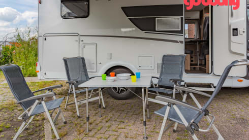 11/20 – 2 berth motorhome with single beds - Automatic