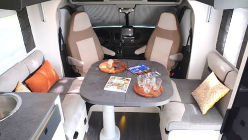 Challenger 337GA Graphite Premium Edition / Ford Transit 170ch BVA6