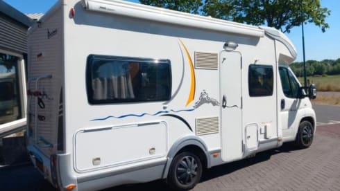 Mileo 235 – 4p Benimar semi-integrated from 2011