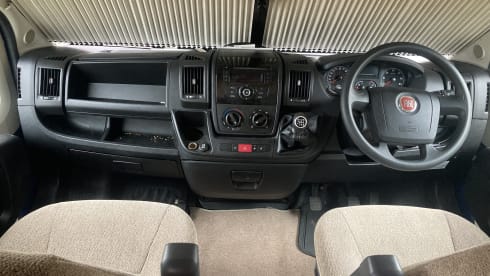 6 berth Swift Escape 686