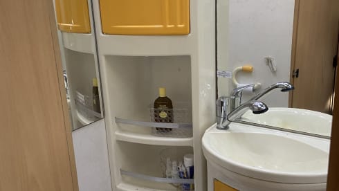 Bessie – Cosy, solid camper