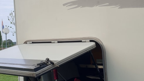 Henkie – 5p Benimar alcove from 2000