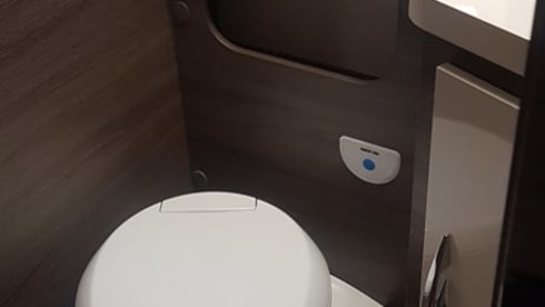 Horvathshouseonwheels – LUXURY Family Motorhome with 5 full sleeping places!