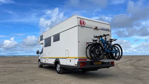 Eura Mobil – Spacious, 6-person family camper from 2003