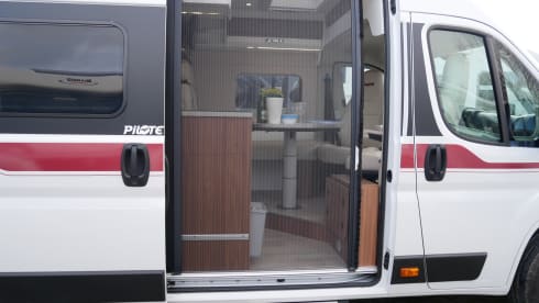 Pilote 6.40 meters, transverse bed, sleeping lifting roof!!