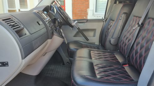 Blue Belle – Volkswagen campervan ready for fun!