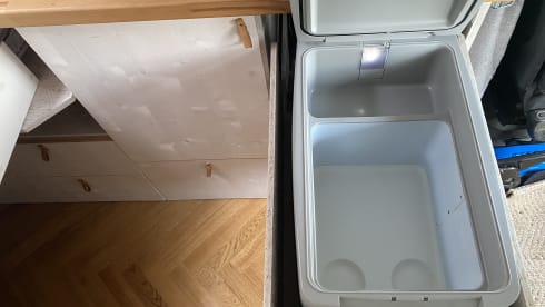 2p Off Grid Master campervan 2009