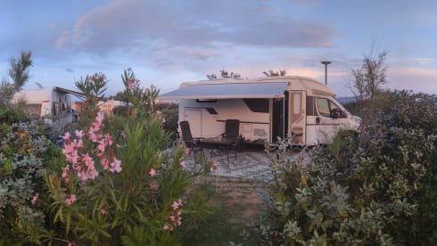Hotelkamer op Wielen! – Hotel room on wheels! Very beautiful and luxurious Adria Matrix 5 p