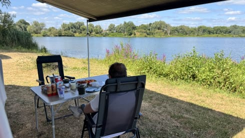 Van Voyage – Gloednieuwe Possl 2Win R met hefdak(2026) compacte luxe met grote badkamer