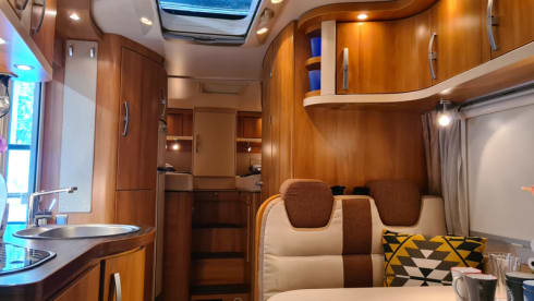 2p Hymer T672CL semi-integrated from 2009