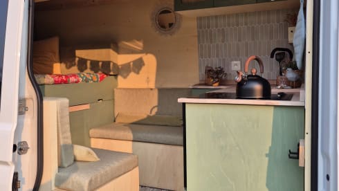 Blanche – 2p Volkswagen bus uit 2020