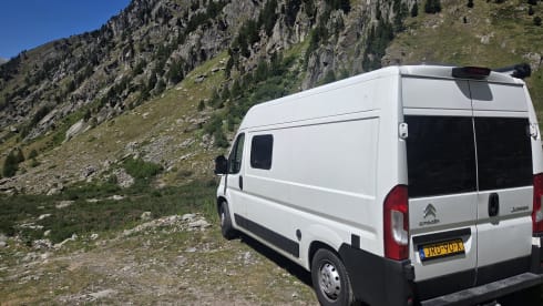 Ragnar – Votre camping-car confortable avec des lits transversaux spacieux et un look naturel !