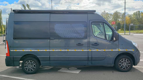 Brutus  – Opel Movano Camper Conversion (Renault Master) 1.80x2.00m Bed