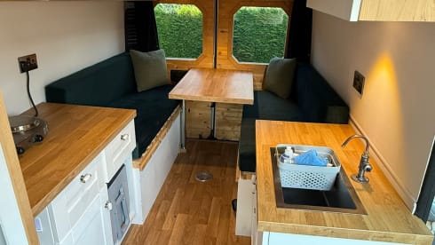 Ashton – Renault campervan met 2 slaapplaatsen uit 2012