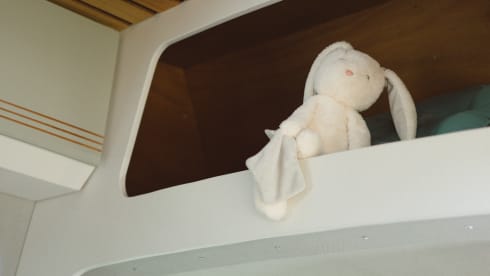 BLACK FOX – Experience the comfort and self-sufficiency of our off-grid campervan