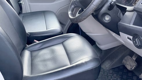 Outlander  – Hire Outlander automatic from Edinburgh airport 