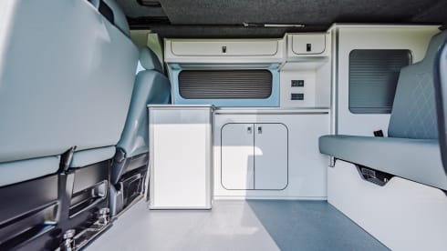 Bob – White & Blue Ormskirk