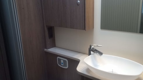 Ixeo  – 4p Bürstner semi-integrated from 2016