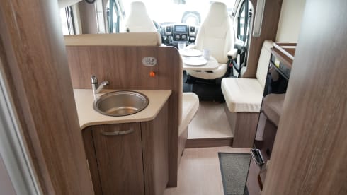 Bürstner Ixeo 734, Queen bed, Lift bed!!