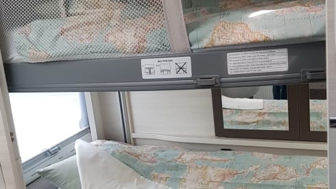 Bubble on wheels: child-friendly with a lift bunk bed or spacious luxury for 2!